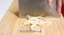 开胃要多吃凉拌鸡丝，比炖鸡更下饭，每次多吃两碗饭都不是问题