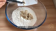 独家秘制油酥饼，酥软空心直掉渣，吃一次就念念不忘，比肉饼还香