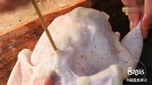 这才是真正的烤鸡，一人啃一整只，外焦里嫩，吃得真过瘾