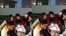杜江摆摊贴手机膜凌潇肃叫卖T恤现场还来了段野狼disco