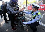 交警提醒：电动车罚款制度已实施，以后再这样骑车直接罚款扣车！