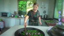 自家的辣椒太多吃不完，曾姨拿来一锅煮，加工成白色炒肉特别好吃