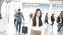韩国女星朴敏英机场与粉丝互动，有亲和力