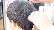 老哥白发过半怎么剪就是不染，发型师干脆剪成“圆寸头”精神多了