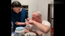洋老公在杨姐面前吃饭，说话跟“老小孩”一样，叹气这一幕太搞笑