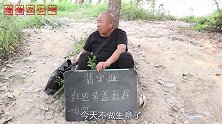 大爷摆摊猜字谜，没想遇上钓鱼小伙，轻松赢1000元大奖