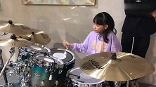 妞妞架子鼓演奏，一曲终了还问没啦怎么那么可爱啊！