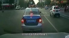 美女骑车任性闯红灯，下一秒体无完肤说的就是她！