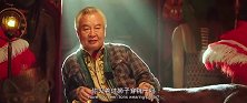 这个男人不穿裤子，理由是下半身是动物