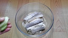 担心鱼刺卡到，教你做鱼骨能吃“酥骨带鱼”，骨酥肉弹，越嚼越香
