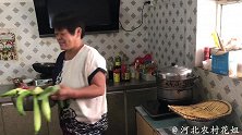 82岁婆婆想吃肉了，看看60岁儿媳妇做的啥好饭？婆婆直说好吃
