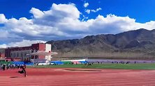 仿佛误入童话世界！坐落于天山支脉、赛里木湖之畔的雪山中学，孩子们尽情奔跑、玩耍......每一帧都美得不似人间