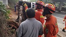海南儋州：119吗？我车翻了！3人被困车内，消防出手了