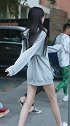 走在北京街头的网红小姐姐，这么漂亮的姑娘，你也喜欢上了吗