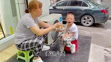 田教练的健身房快装修好了，兄弟们都来帮忙抬器材，互帮互助真好