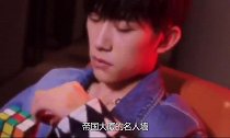 易烊千玺登陆帝国大厦名人墙,正能量四字弟弟未来可期