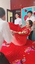 这接亲的伴郎团太给力了，新娘都反应不过来