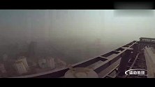 谁说国内没有跑酷高手？看四个小伙在330米高空上演追杀游戏！