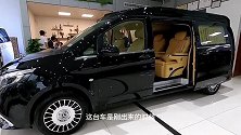 刚出厂就很多人喜欢，奔驰威霆高顶双开门商务车，内饰非常漂亮