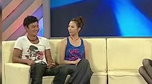 蔡少芬一家5口穿唐装，拍贺年全家福2个月小儿子，傲娇脸呆萌