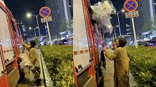 安徽亳州：女孩手捧鲜花“表白”执勤消防员：你们辛苦了！