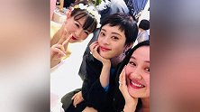 邓超孙俪合体参加婚礼秀恩爱，手上的鸽子蛋大钻戒太抢镜！