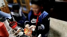 3名小学生组团离家出走到派出所“蹭吃蹭喝” 吃光民警值班口粮