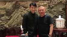 郭德纲自曝喊刘德华“刘大爷” 两人罕见亲密同框 年龄竟相差11岁