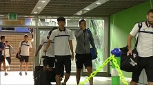 水原三星全队抵达全州世界杯体育场 中超旧将德扬领衔