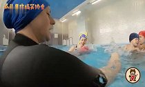 战斗民族游泳界的“未来之星”!两岁半萌娃的水中表现堪称完美