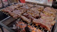 这大肉串都绝了！人家那一块肉就顶咱们的一串肉，看着就香！