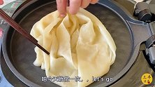 第一次烙这么长的饼，轻盈透明柔软筋道，冷天还能当围脖取暖