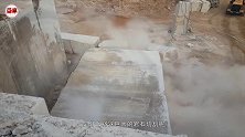 世界最大锯，10米长能锯大石头，一刀下去就是8米深