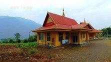 往怒江州府泸水六库进发途中，遇傣式建筑挺漂亮，一探究竟！