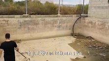 废弃蓄水池传出异响，男子走近看清后，赶紧跳了进去