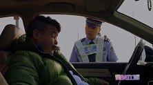 爆笑司机：大白开车受到表扬，大白：我喝酒超过两瓶开车特别小心