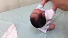 宝宝来了，爸爸和刚出生5天的小宝宝这样玩，宝妈担惊受怕