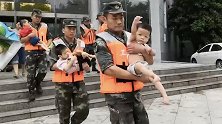 河南郑州：东风“奶爸”上线！火箭军战士1人抱1个娃转移