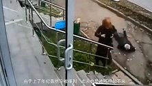 大难临头各自飞，这妻子的举动很好的诠释了这句话的意义！