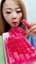漂亮声控吃冰姑娘，吃自制红色键盘冰块，嘎嘣脆