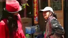 杨丽萍回家探望母亲，谁知上来就被打了一巴掌，众人都看懵了
