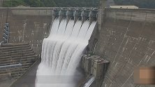 三峡大坝开闸时 水为什么先冲上天空？难道是为了耍帅