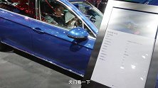 【2019广州车展】这台插电混动中型车7.7s能破百 实拍大众迈腾GTE