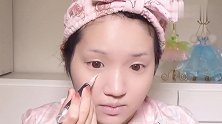 妹子脸有点婴儿肥，化上橙色妆，变身直男癌心中小萝莉