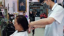 58岁女士嫌卷发老气，发型师直接剪短，好看显年轻气质真好