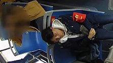 【江苏】因开关车窗意见不统一 2女子公交车内上演全武行