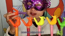 小姐姐吃手工“百灵鸟口哨巧克力”，果味彩柱栖妙音，香醇柔滑脆