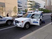 烟瘾太大智商捉急！大爷偷警车2400元充电线 卖21元买烟