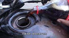 往摩托车油箱中灌水能启动吗？一脚油门下去，超乎想象！