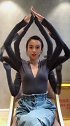 很认真的表演个千手观音，感觉哪里不对